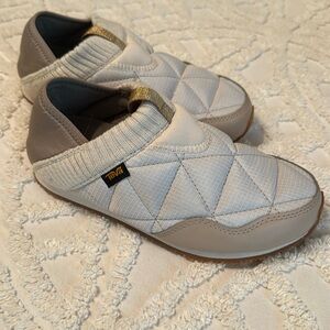 Teva ReEmber slip on in metallic cream
